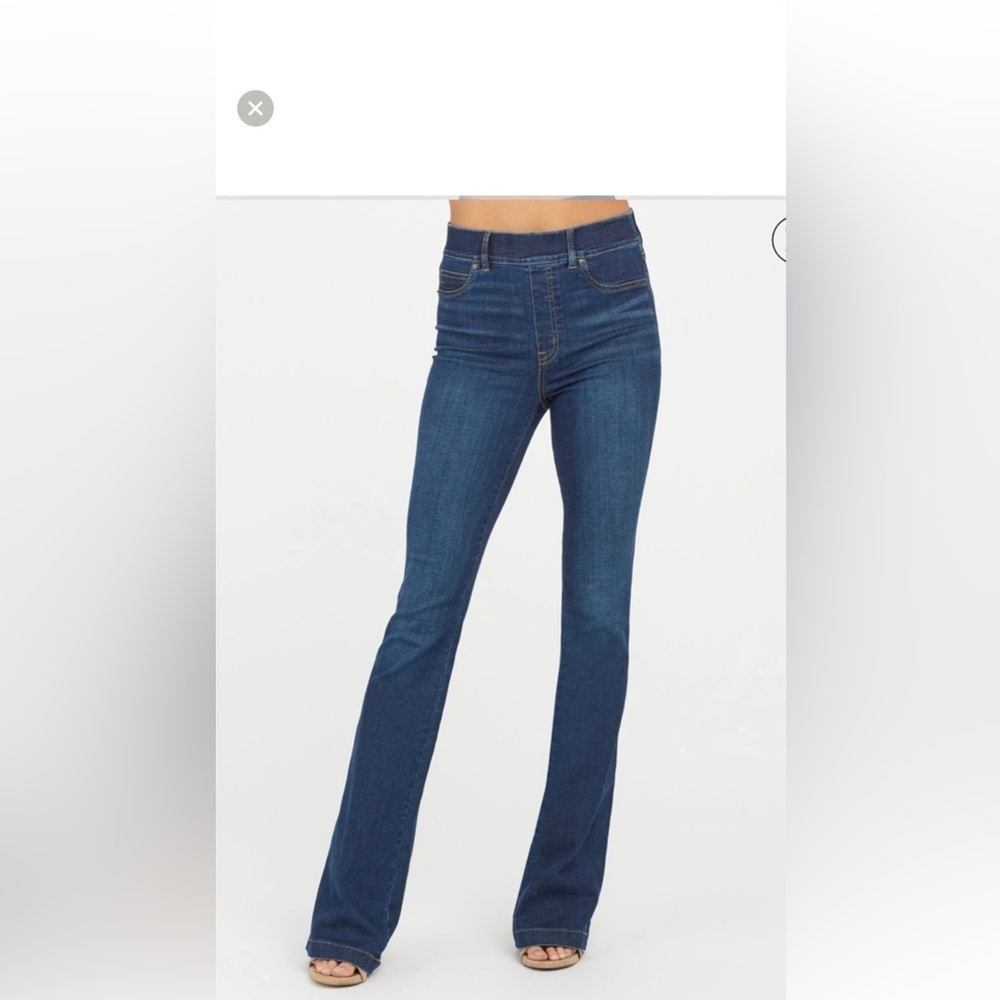 Spanx Flare Jeans NWT
Brand New. Never worn
Size S Tall